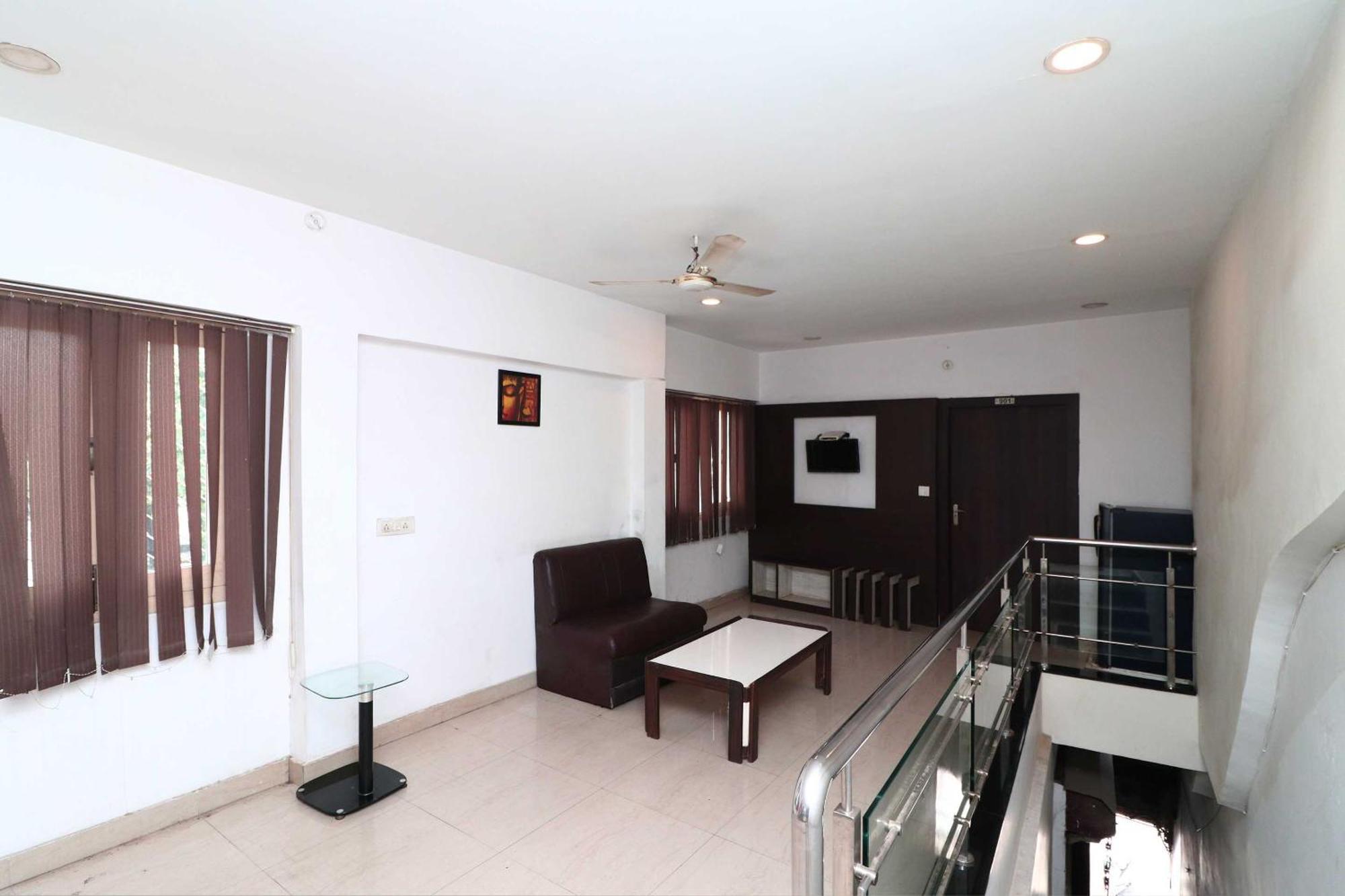 Oyo Flagship Hotel Krishna Chinhat Luaran gambar