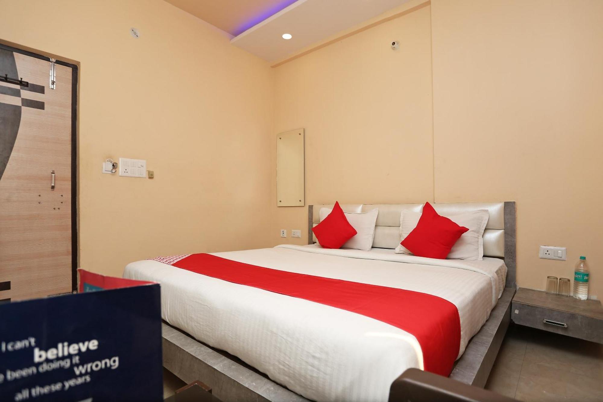Oyo Flagship Hotel Krishna Chinhat Luaran gambar